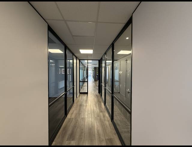 1,686M² OFFICE TO LET IN FORESHORE